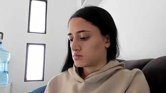 Snapshot of _Caroliinee_ chatting on 02-19-25, 04:22 Caroliinee online show from 02-19-25, 04:22