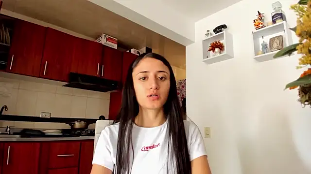 Snapshot of _Caroliinee_ chatting on 02-27-25, 06:31 Caroliinee online show from 02-27-25, 06:31