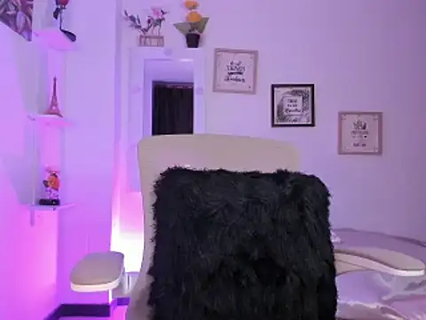 Snapshot of _Caroliinee_ chatting on 03-14-25, 11:43 Caroliinee online show from 03-14-25, 11:43