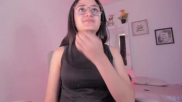 Snapshot of _Caroliinee_ chatting on 09-09-25, 04:50 Caroliinee online show from 09-09-25, 04:50