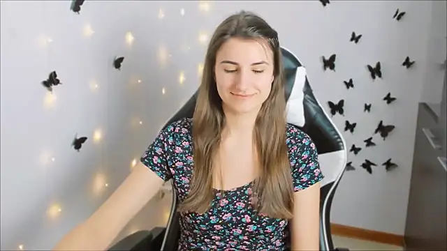 Snapshot of PumpkinCutiePie chatting on 03-18-25, 03:31 PumpkinCutiePie online show from 03-18-25, 03:31