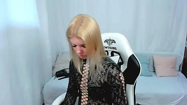 Lily Daviss online show from 04-20-26, 02:25