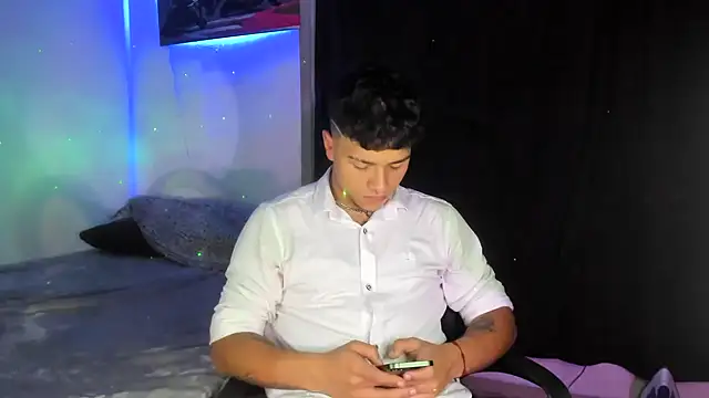 Snapshot of Dominic_Biker__ chatting on 12-12-24, 04:04 Dominic Biker online show from 12-12-24, 04:04