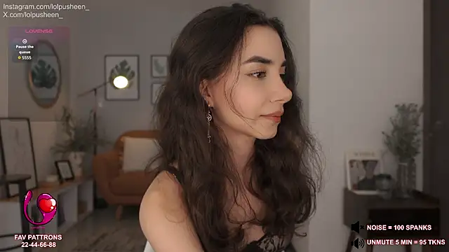 Snapshot of JulietteDee chatting on 05-15-26, 09:11 JulietteDee online show from 05-15-26, 09:11