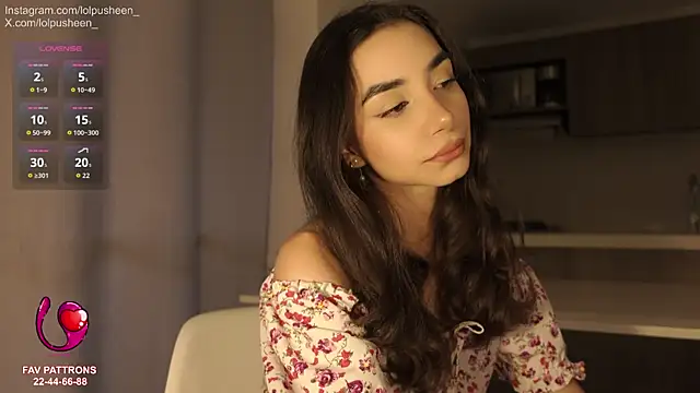 Snapshot of JulietteDee chatting on 05-18-26, 10:26 JulietteDee online show from 05-18-26, 10:26