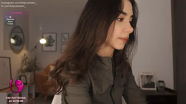 Snapshot of JulietteDee chatting on 05-19-26, 09:21 JulietteDee online show from 05-19-26, 09:21