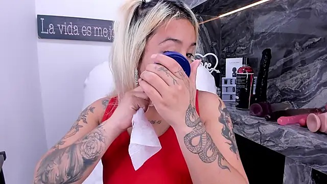 miss danika online show from 01-10-25, 02:55