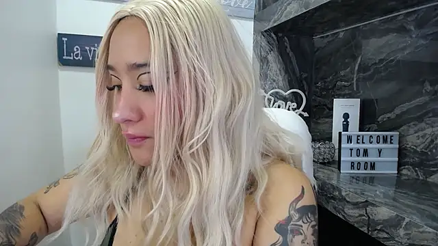 miss danika online show from 10-06-25, 11:07