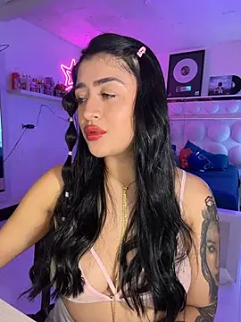 lucianaroy online show from 04-11-26, 03:33