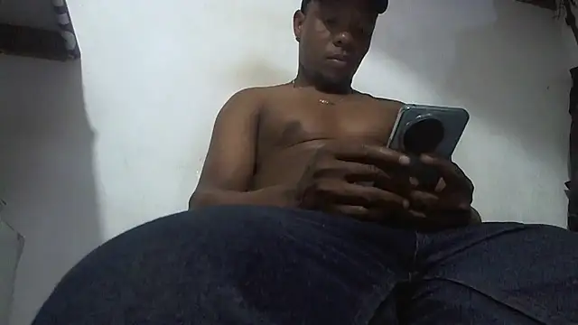 Snapshot of hugo3918_ chatting on 10-14-25, 03:46 hugo3918 online show from 10-14-25, 03:46