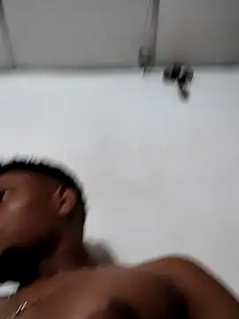 Snapshot of hugo3918_ chatting on 10-20-25, 02:50 hugo3918 online show from 10-20-25, 02:50