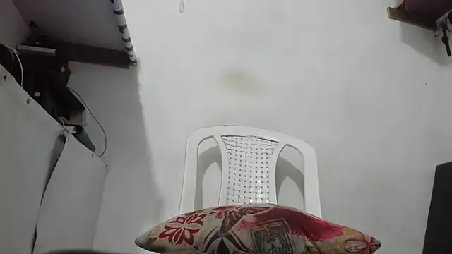 Snapshot of hugo3918_ chatting on 11-19-25, 12:21 hugo3918 online show from 11-19-25, 12:21