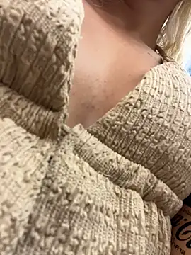 LikaCat online show from 03-31-26, 02:35