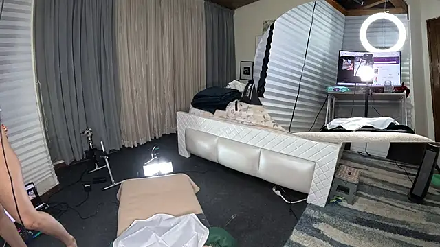 Snapshot of Alondra_fetish chatting on 12-29-24, 03:44 Alondra fetish online show from 12-29-24, 03:44