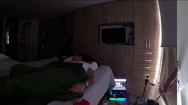 Snapshot of Alondra_fetish chatting on 01-19-25, 01:33 Alondra fetish online show from 01-19-25, 01:33