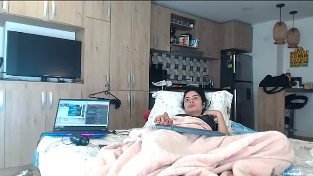 Snapshot of Alondra_fetish chatting on 02-27-25, 08:39 Alondra fetish online show from 02-27-25, 08:39