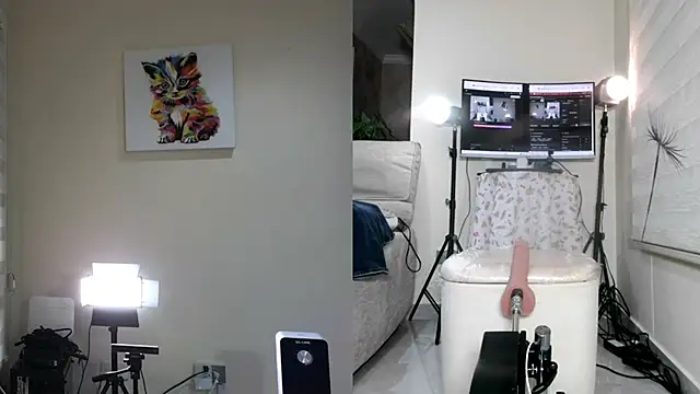 Snapshot of Alondra_fetish chatting on 09-19-25, 04:36 Alondra fetish online show from 09-19-25, 04:36