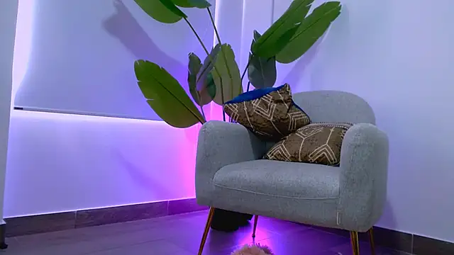 Snapshot of Sara_ow chatting on 02-17-26, 07:20 Sara ow online show from 02-17-26, 07:20