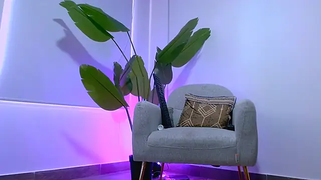 Snapshot of Sara_ow chatting on 02-20-26, 07:47 Sara ow online show from 02-20-26, 07:47