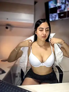 MarianaBenz online show from 06-26-26, 11:42