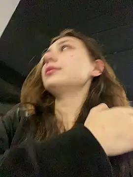 QuitieLia online show from 12-20-24, 03:21