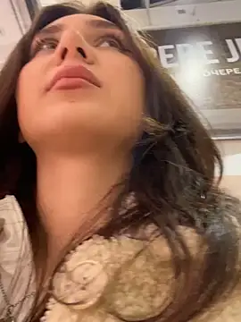 QuitieLia online show from 12-22-24, 04:06