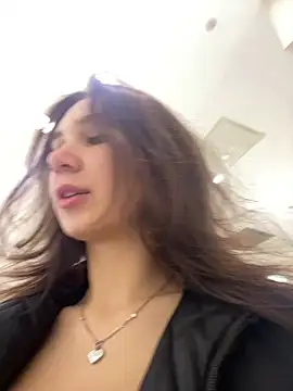 QuitieLia online show from 12-23-24, 08:22