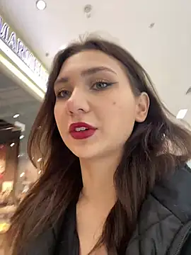 QuitieLia online show from 12-29-24, 01:17