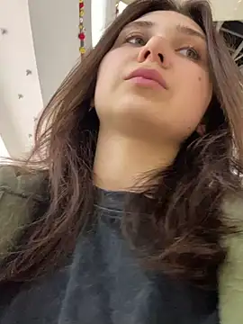 QuitieLia online show from 01-16-25, 03:24