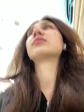 QuitieLia online show from 01-24-25, 08:02