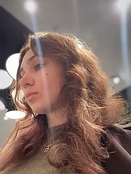 QuitieLia online show from 09-29-25, 08:08