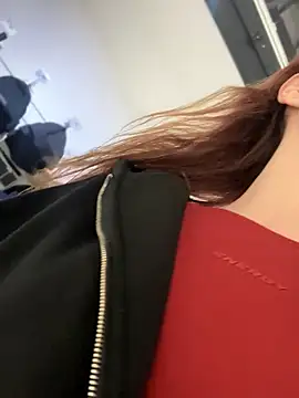 QuitieLia online show from 10-19-25, 08:26