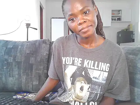 Snapshot of petiteebony_81 chatting on 09-17-25, 10:06 petiteebony 81 online show from 09-17-25, 10:06