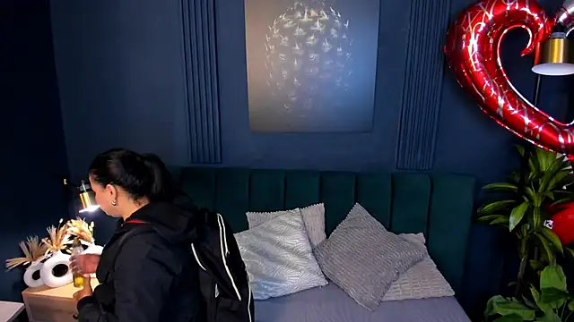 taylor bennet online show from 02-18-25, 12:06