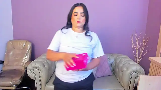 taylor bennet online show from 10-14-25, 07:03