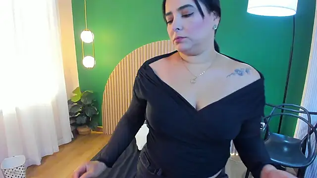 taylor bennet online show from 11-21-25, 11:53