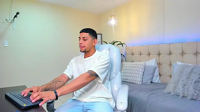 Alex cute77 online show from 02-15-25, 12:22