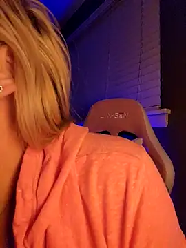 Snapshot of Southern_Bella chatting on 02-19-25, 12:11 Southern Bella online show from 02-19-25, 12:11