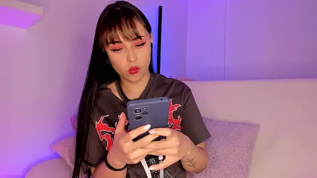 Snapshot of Gloomydoll chatting on 12-10-24, 03:44 Gloomydoll online show from 12-10-24, 03:44