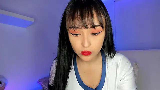 Snapshot of Gloomydoll chatting on 12-17-24, 08:32 Gloomydoll online show from 12-17-24, 08:32