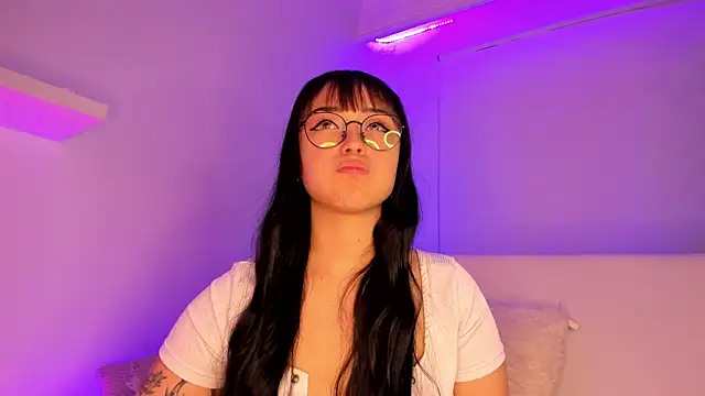 Snapshot of Gloomydoll chatting on 01-16-25, 04:39 Gloomydoll online show from 01-16-25, 04:39