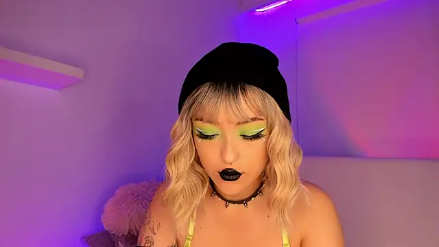 Snapshot of Gloomydoll chatting on 01-21-25, 05:51 Gloomydoll online show from 01-21-25, 05:51