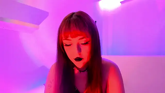 Snapshot of Gloomydoll chatting on 02-15-25, 05:28 Gloomydoll online show from 02-15-25, 05:28