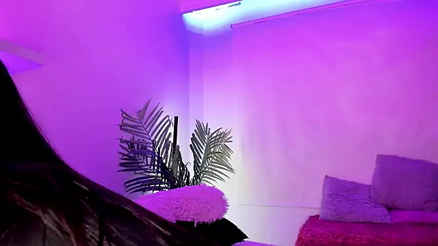 Snapshot of Gloomydoll chatting on 10-03-25, 08:39 Gloomydoll online show from 10-03-25, 08:39