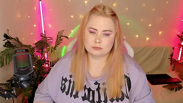 Snapshot of Akemi_BBW chatting on 01-14-25, 06:17 Akemi BBW online show from 01-14-25, 06:17