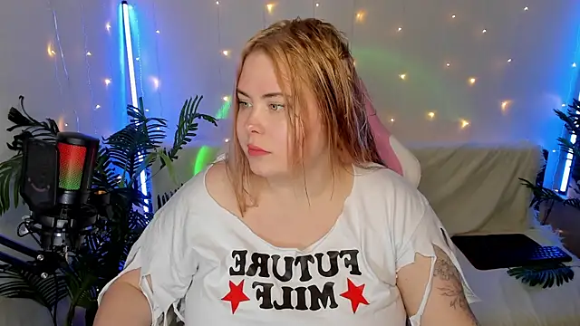 Snapshot of Akemi_BBW chatting on 01-18-25, 07:26 Akemi BBW online show from 01-18-25, 07:26