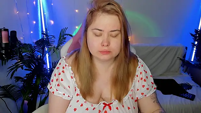 Snapshot of Akemi_BBW chatting on 01-22-25, 03:31 Akemi BBW online show from 01-22-25, 03:31