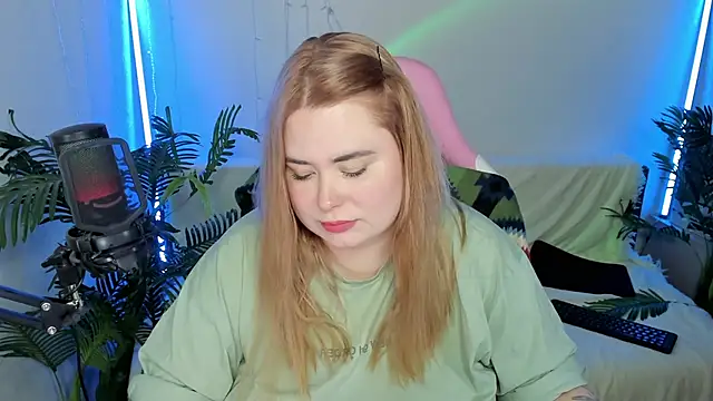 Snapshot of Akemi_BBW chatting on 02-01-25, 11:58 Akemi BBW online show from 02-01-25, 11:58