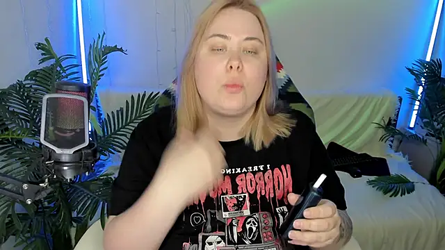 Snapshot of Akemi_BBW chatting on 02-07-25, 08:20 Akemi BBW online show from 02-07-25, 08:20