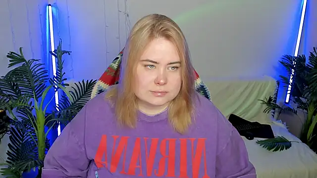 Snapshot of Akemi_BBW chatting on 02-12-25, 06:40 Akemi BBW online show from 02-12-25, 06:40